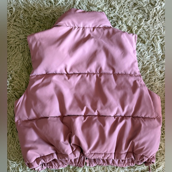 Hollister Ultimate Mini Puffer Vest - Picture 7 of 9
